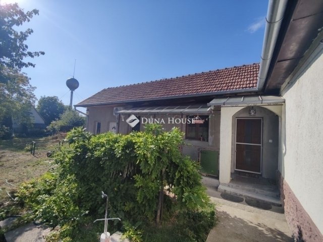 Eladó családi ház, Úrin 49 M Ft, 3 szobás