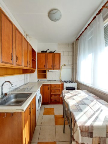 Kiadó panellakás, albérlet, Szegeden, Retek utcában, 1+1 szobás