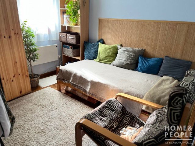 Eladó téglalakás, Szegeden 65 M Ft, 4 szobás