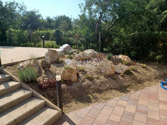 Eladó családi ház, Kerepesen 210 M Ft, 4 szobás