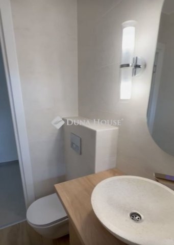 Kiadó panellakás, albérlet, Pécsett 210 E Ft / hó, 2 szobás