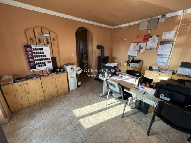 Eladó ipari ingatlan, Cegléden 125 M Ft / költözzbe.hu