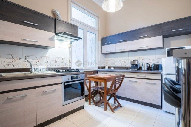 Eladó téglalakás, Budapesten, VI. kerületben 98.5 M Ft, 2 szobás