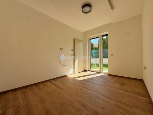 Eladó ikerház, Veszprémben 175 M Ft, 5 szobás