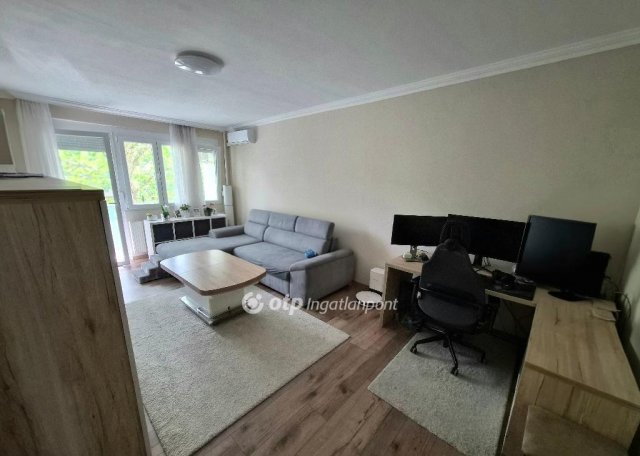 Eladó panellakás, Százhalombattán 75 M Ft, 3 szobás