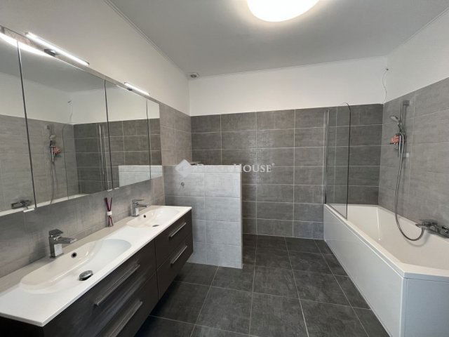 Eladó ikerház, Nagytarcsán 130.7 M Ft, 4 szobás