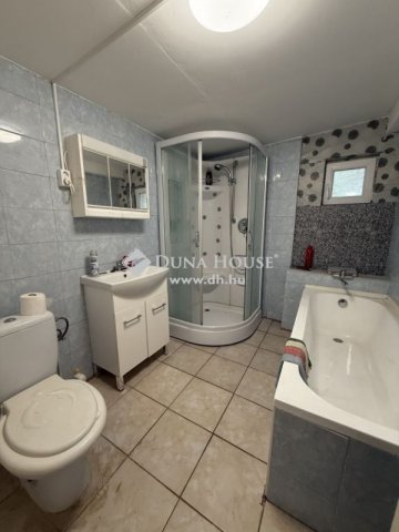 Eladó nyaraló, Pócsmegyeren 36.5 M Ft, 2 szobás