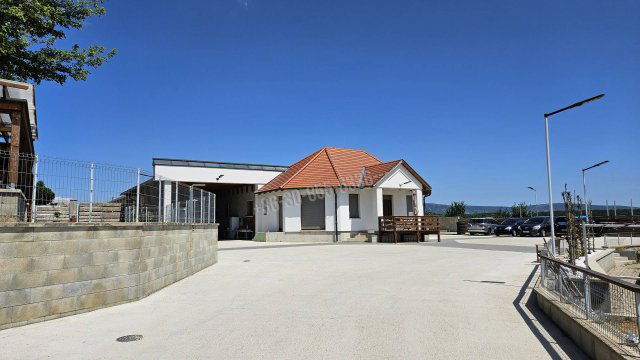 Eladó ipari ingatlan, Hajmáskéren 295 M Ft / költözzbe.hu