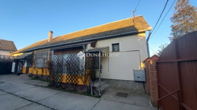 Eladó családi ház, Udvaron 32.5 M Ft, 3 szobás