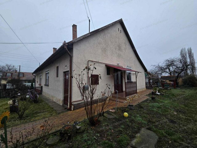 Eladó családi ház, Gyulán 61.99 M Ft, 3 szobás