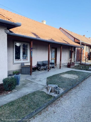 Eladó családi ház, Balatonszárszón, Szóládi utcában 77 M Ft