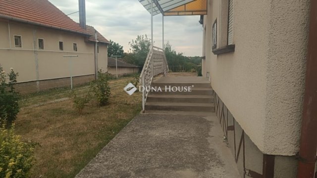 Eladó családi ház, Úrin 54.9 M Ft, 3 szobás