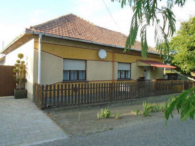 Eladó családi ház, Tiszakécskén 16.9 M Ft, 2 szobás