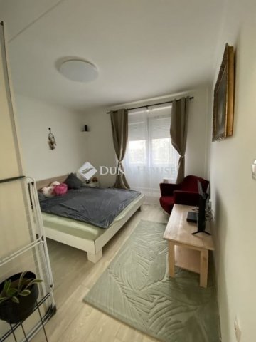 Eladó panellakás, Pécsett 46.4 M Ft, 2 szobás