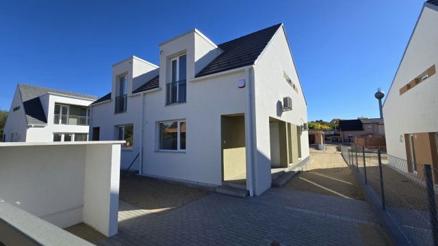 Eladó ikerház, Mogyoródon 99.9 M Ft, 5 szobás