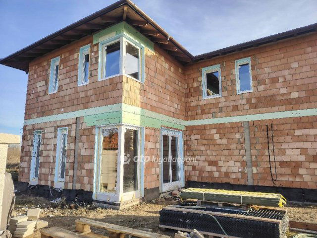 Eladó téglalakás, Velencén 96.9 M Ft, 4 szobás