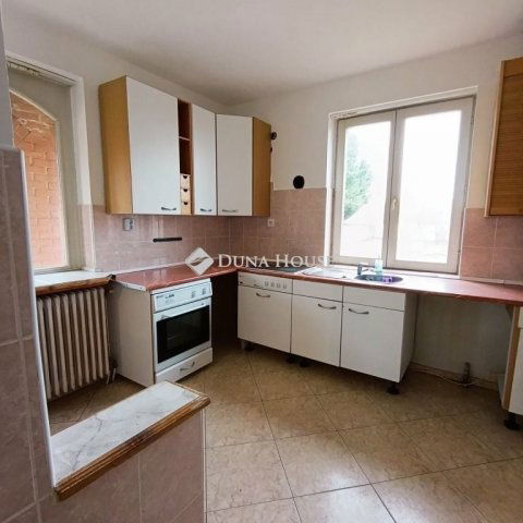 Eladó családi ház, Sándorfalván 110 M Ft, 4 szobás