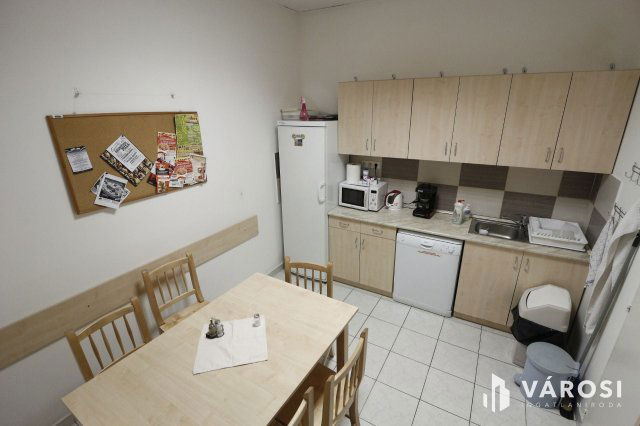 Kiadó ipari ingatlan, Debrecenben 2990 E Ft / hó