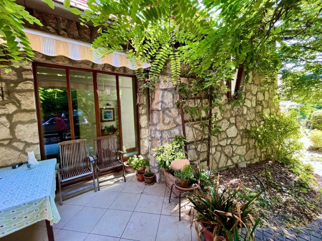 Eladó családi ház, Budakalászon 280 M Ft, 8 szobás