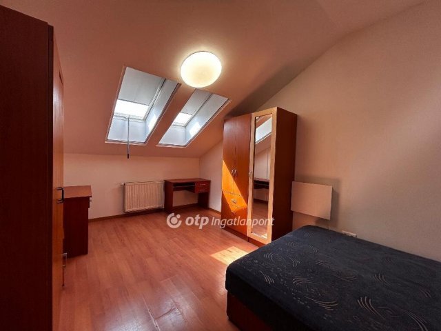 Kiadó téglalakás, albérlet, Dunaújvárosban 300 E Ft / hó