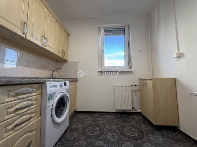 Eladó panellakás, Budapesten, III. kerületben 65.9 M Ft, 2 szobás