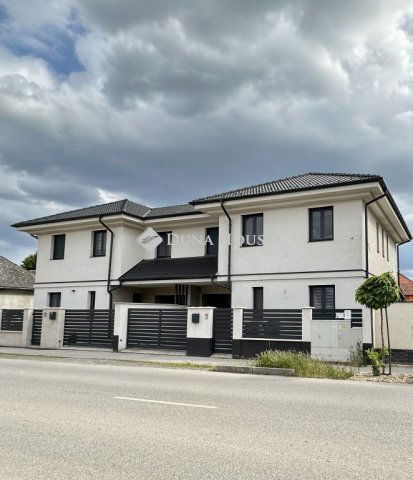 Eladó ikerház, Mikepércsen 125.952 M Ft, 4 szobás