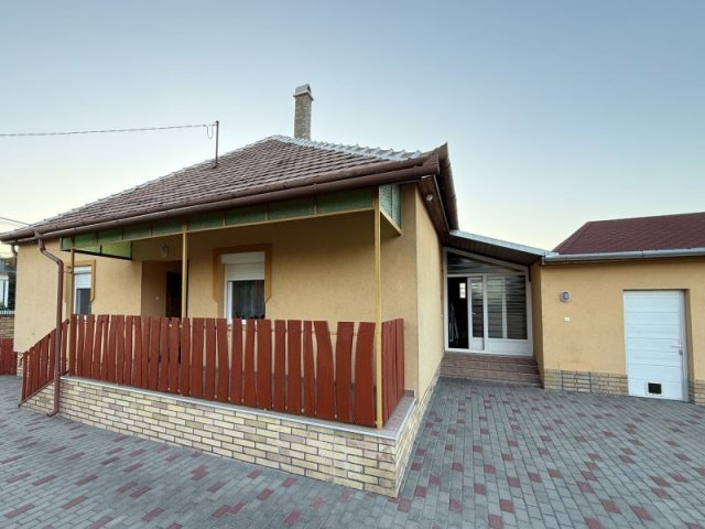 Eladó családi ház, Dabason 94.5 M Ft, 2 szobás