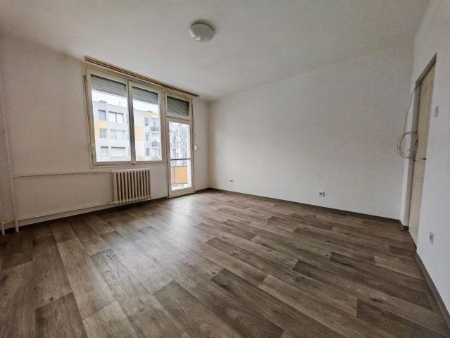 Eladó téglalakás, Tatabányán 32 M Ft, 2 szobás