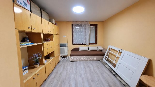 Eladó családi ház, Törökszentmiklóson 15 M Ft, 2 szobás