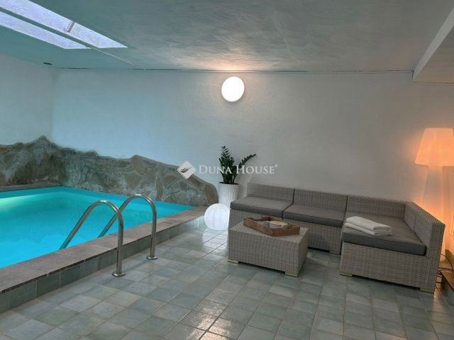 Eladó családi ház, Budapesten, III. kerületben 344 M Ft