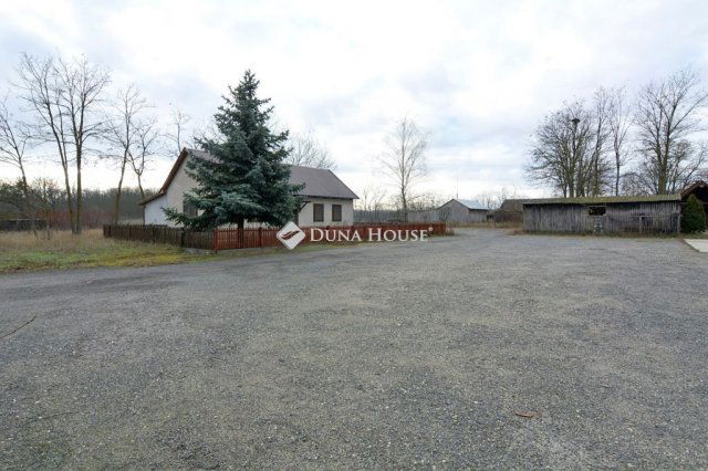 Kiadó ipari ingatlan, Lajosmizsén 300 E Ft / hó