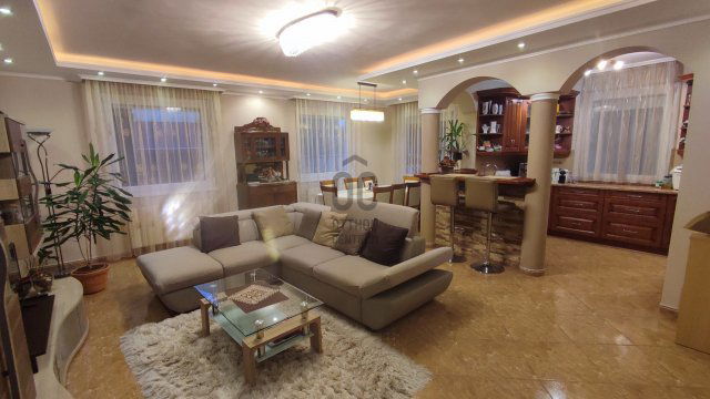 Eladó családi ház, Debrecenben 259.9 M Ft, 5 szobás