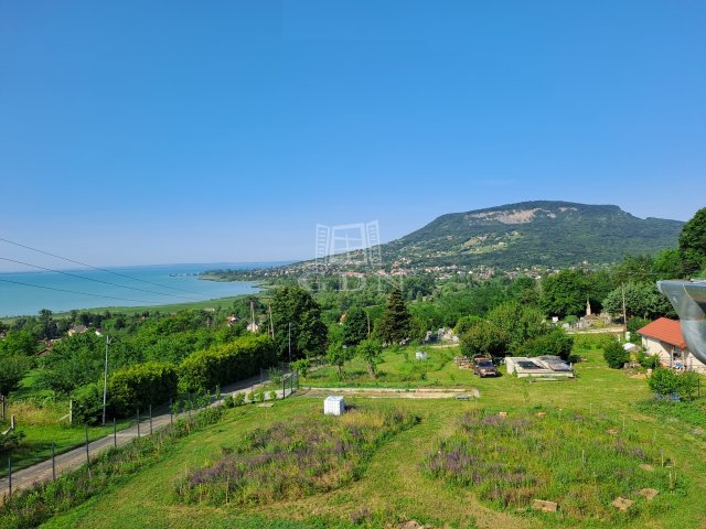 Eladó családi ház, Badacsonytomajon 550 M Ft, 6 szobás