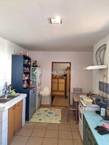 Eladó családi ház, Vértesbogláron 49.8 M Ft, 4 szobás