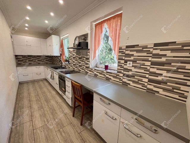 Eladó családi ház, Nyáregyházán 60 M Ft, 3 szobás