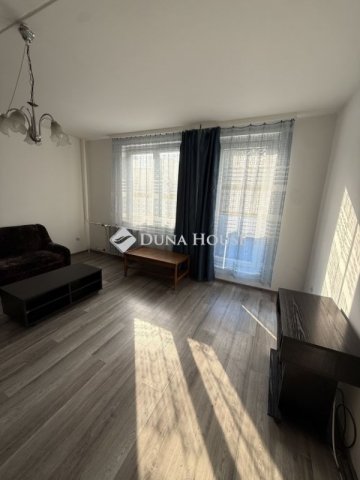 Eladó panellakás, Veszprémben 67.9 M Ft, 4 szobás