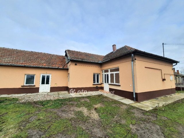 Eladó családi ház, Jászkarajenőn 28.59 M Ft, 2+1 szobás