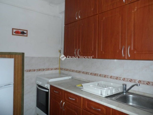 Kiadó téglalakás, albérlet, Pécsett 180 E Ft / hó, 2 szobás