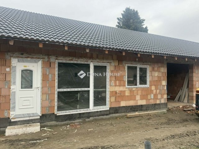 Eladó téglalakás, Szigetszentmártonban 65 M Ft, 2 szobás