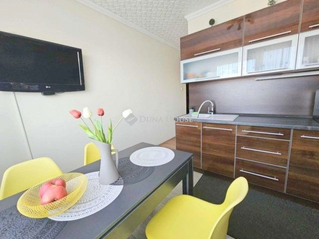 Eladó panellakás, Debrecenben 66.99 M Ft, 3 szobás