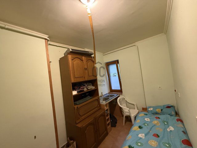 Eladó téglalakás, Pécsett, István utcában 24 M Ft, 2 szobás