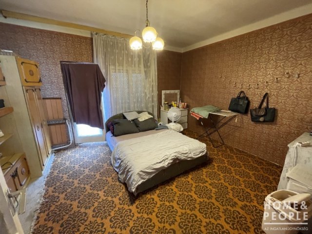 Eladó családi ház, Kisteleken 74.99 M Ft, 5 szobás