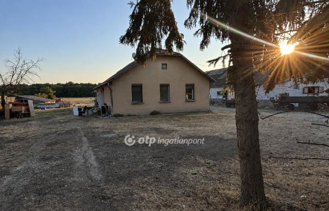 Eladó családi ház, Mosonmagyaróváron 60 M Ft, 2 szobás