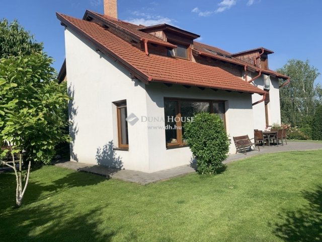 Eladó családi ház, Szentendrén 330 M Ft, 6 szobás