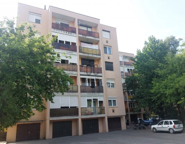 Eladó téglalakás, Szekszárdon 24.5 M Ft, 2 szobás