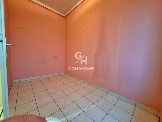 Eladó téglalakás, Pétfürdőn 64.99 M Ft, 4+1 szobás