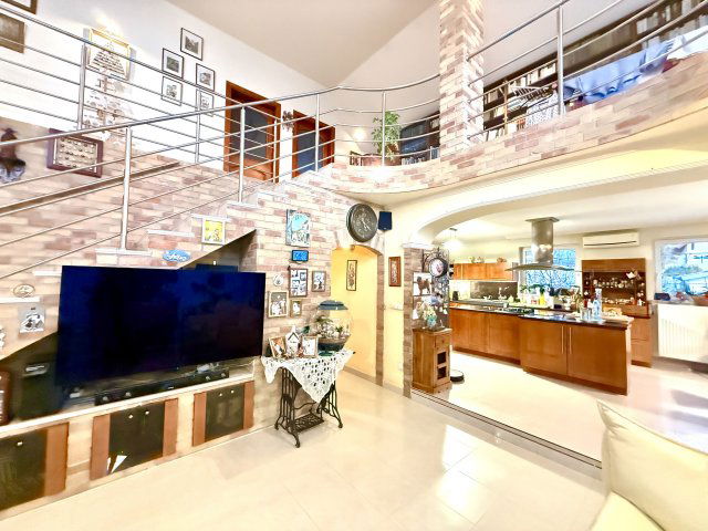 Eladó családi ház, Révfülöpön 269.9 M Ft, 5 szobás