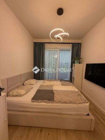 Eladó téglalakás, Pécsett 175 M Ft, 4 szobás