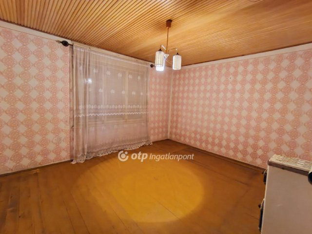 Eladó családi ház, Jászfényszarun 25 M Ft, 3 szobás