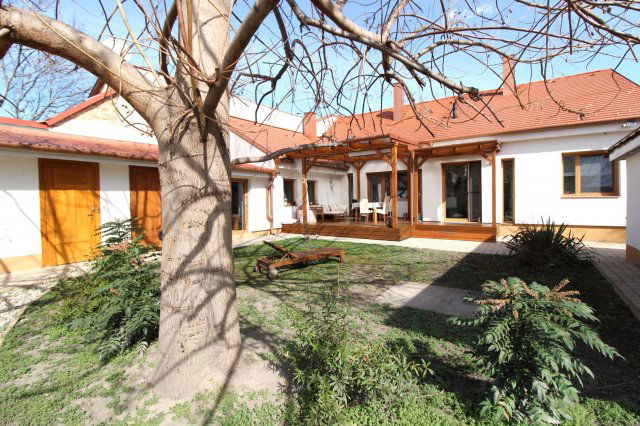 Eladó családi ház, Győrött 162 M Ft, 5 szobás